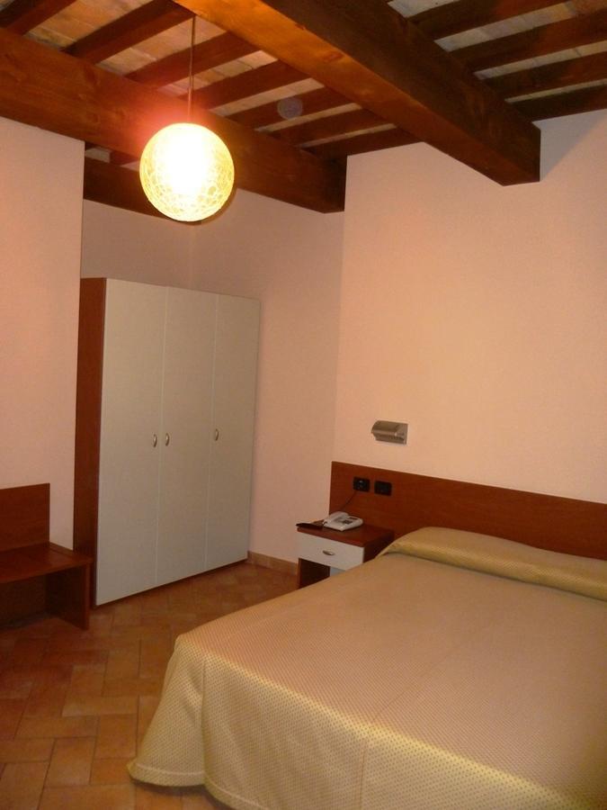 Hotel Santa Chiara SantʼAngelo in Vado Buitenkant foto