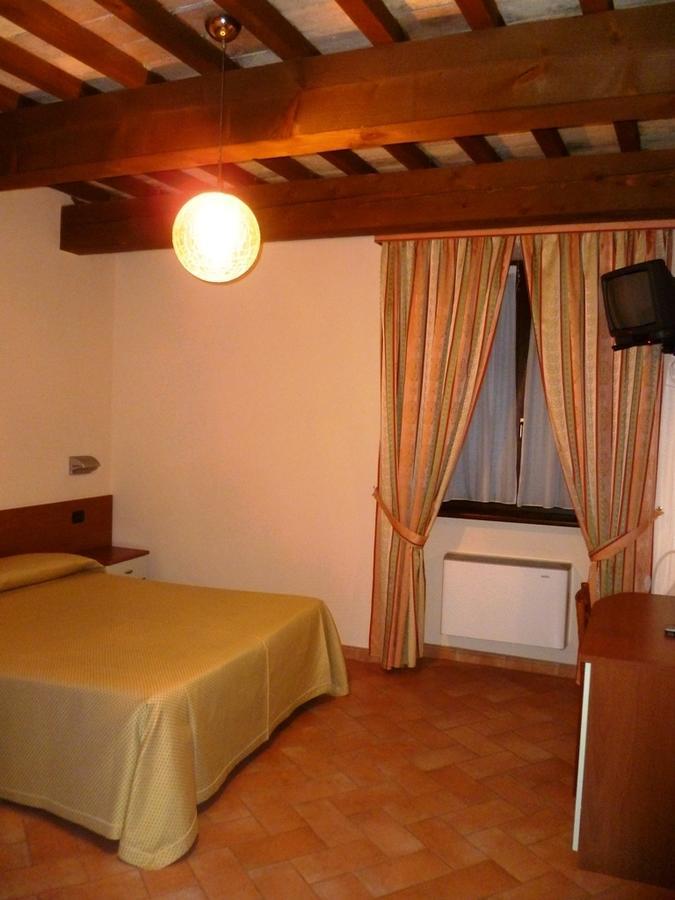 Hotel Santa Chiara SantʼAngelo in Vado Buitenkant foto