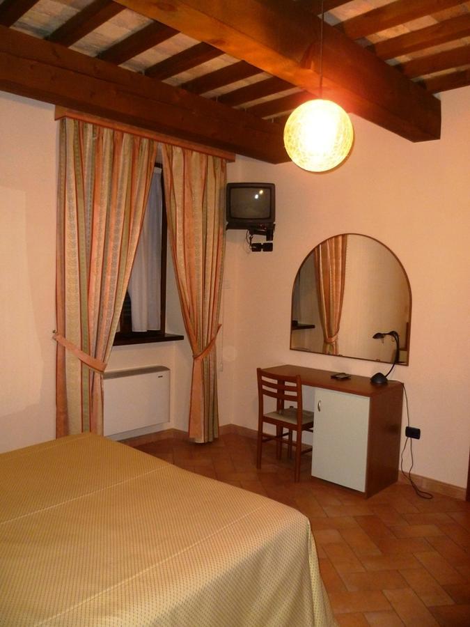 Hotel Santa Chiara SantʼAngelo in Vado Buitenkant foto